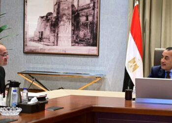 رئيس الوزراء يتابع مع وزير المالية عددا من ملفات عمل الوزارة