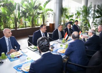 وزير الخارجية يلتقي رئيس وزراء لبنان