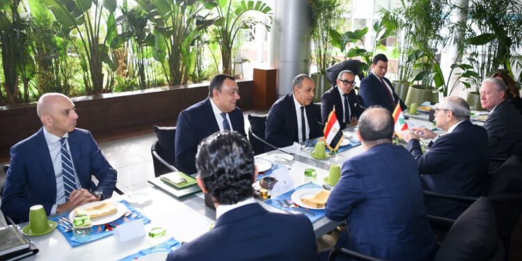 وزير الخارجية يلتقي رئيس وزراء لبنان