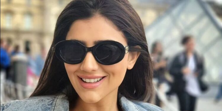 مي عمر ترد على منتقدي إطلالة إسعاد يونس بمهرجان القاهرة السينمائي