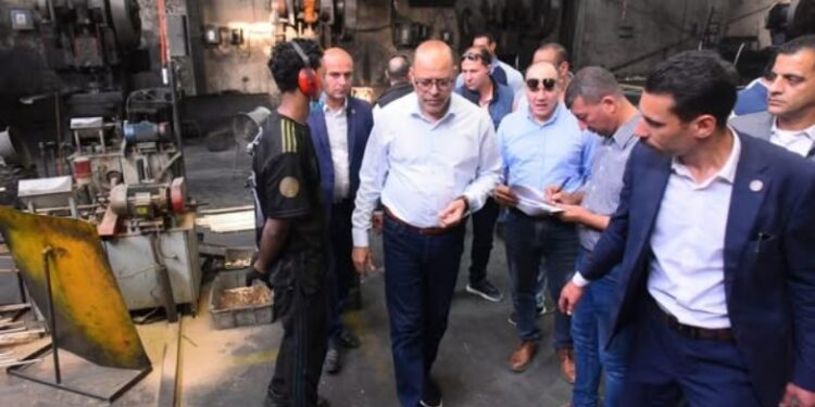 وزير العمل يقود جولة تفتيشية جديدة بمناطق صناعية بالسويس لتطبيق قانون العمل الجديد
