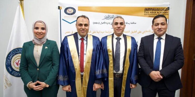 منح الدكتوراه في إدارة الأعمال لمديري المصرية للاتصالات أحمد عبد اللاه وأبو بكر عبد اللاه في احتفالية أكاديمية رفيعة