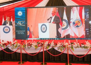 وزير البترول والثروة المعدنية يُشارك العاملين احتفالهم باليوبيل الذهبي لعيد البترول