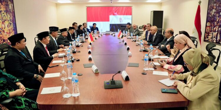 وزير التربية والتعليم يبحث مع نظيره الإندونيسي سبل تعزيز التعاون وتبادل الخبرات في مجال التعليم والتعليم الفني