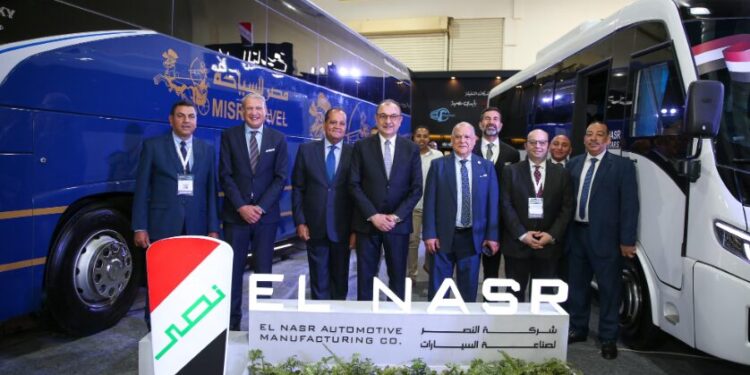 *وزير قطاع الأعمال العام يتفقد جناحي الوزارة في معرض الصناعة والنقل الذكي للشرق الأوسط وأفريقيا 2025..