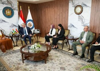 وزير البترول يبحث مع سفير الإمارات تعزيز التعاون والشراكة في قطاع البترول والغاز