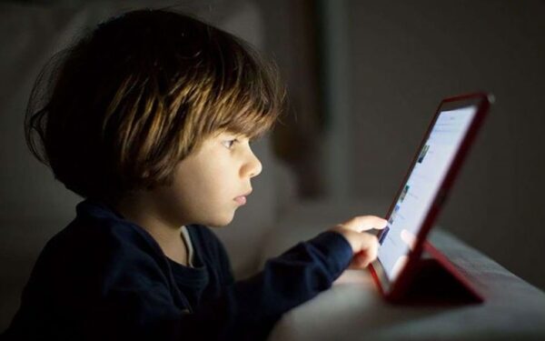 تطبيقات لازم تتحذف فورًا من موبايل ابنك.. الخطر أكبر مما تتصور