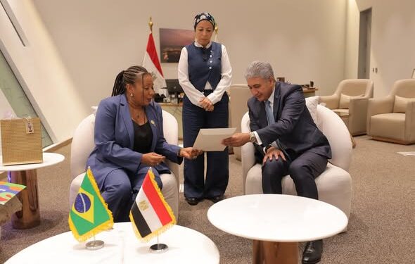 وزير السياحة يستقبل وزيرة الثقافة البرازيلية وممثلة الرئيس البرازيلي لحضور حفل الافتتاح