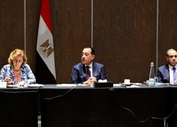 رئيس الوزراء يعقد اجتماعا مع 40 من ممثلي كبريات الشركات والمؤسسات الفكرية والبحثية في جنوب أفريقيا