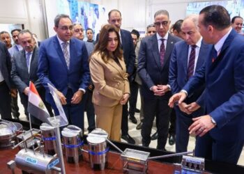 وزيرة التنمية المحلية تفتتح معرض مشروعات برنامج التنمية المحلية بصعيد مصر