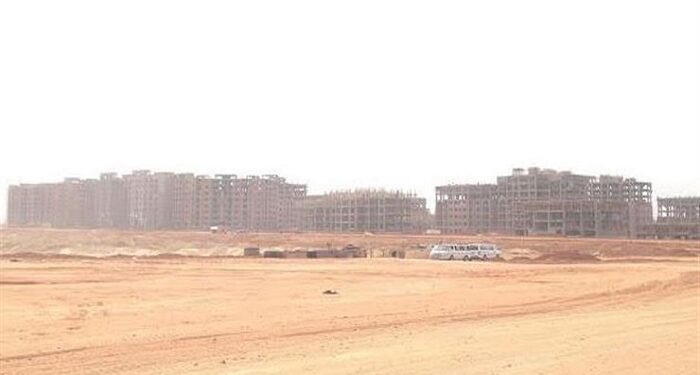 وزير الإسكان :غداً بدء تسليم 2045 قطعة أرض سكنية للمواطنين بعد توفيق أوضاع أراضيهم بمدينة العبور الجديدة