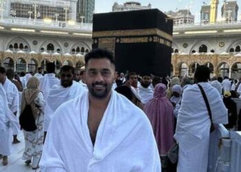 أحمد فلوكس يؤدي مناسك العمرة ويستعد لعمل درامي جديد