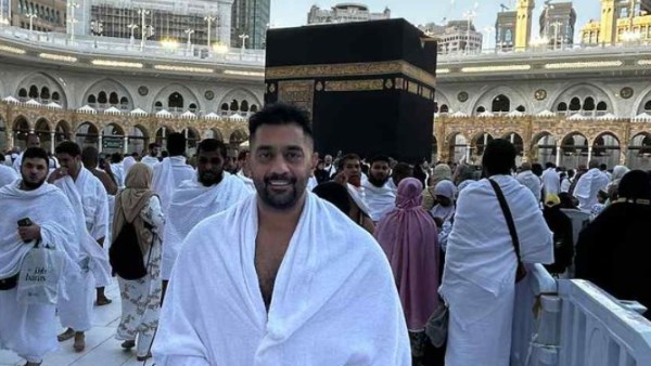 أحمد فلوكس يؤدي مناسك العمرة ويستعد لعمل درامي جديد