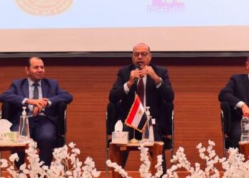 وزير العمل يفتتح ندوة توعوية بقانون العمل الجديد بحضور ممثلي شركات خاصة