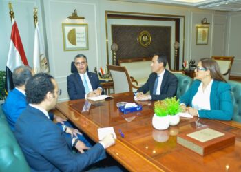 وزير التموين يعقد اجتماعًا مع رئيس الهيئة القومية لسلامة الغذاء لمتابعة آليات الرقابة على الأسواق