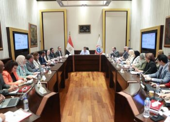 وزير الصحة يتابع إنجازات قطاع الطب العلاجي خلال أكتوبر 2025 في تقرير قدمه مساعد الوزير للشئون العلاجية