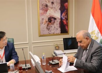 وزير الكهرباء يبحث مع مجموعة الصين الجنوبية “CSGI” التعاون في مجالات دمج الطاقات المتجددة