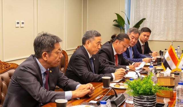 رئيس اقتصادية قناة السويس يبحث تعزيز التعاون مع شركة الهندسة البحرية الصينية (CHEC)