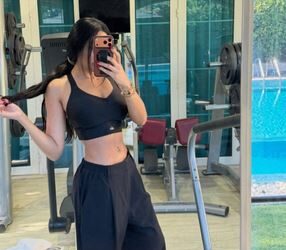 مي القاضي تثير الجدل بإطلالة جريئة