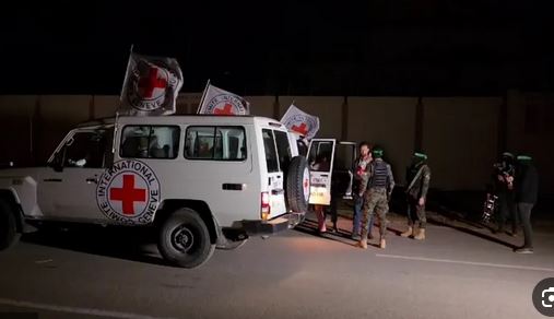 حماس تعلق على منع الصليب الأحمر من زيارة الأسرى الفلسطينيين بسجون الاحتلال
