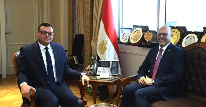 وزيرا الإسكان والعمل يبحثان تعزيز التعاون في عدد من الملفات المشتركة