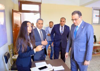 رئيس الجهاز المركزي للتنظيم والإدارة يدلي بصوته في انتخابات مجلس النواب