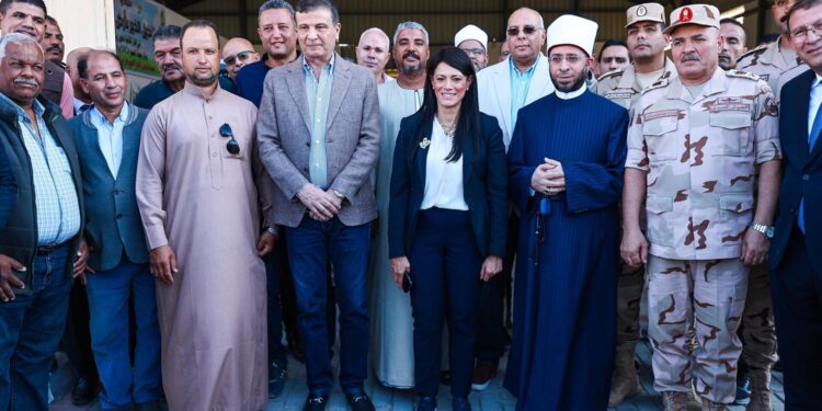 وزراء التعاون الدولي والزراعة واستصلاح الأراضي والأوقاف يتفقدون “المركز الزراعي المتكامل” بسهل القاع