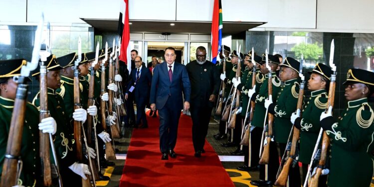 رئيس الوزراء يصل “جوهانسبرج” لترؤس وفد مصر المُشارك بقمة مجموعة العشرين (G20) لعام 2025