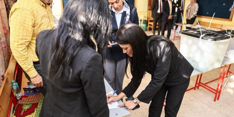 وزيرة التخطيط تدلي بصوتها في المرحلة الثانية من انتخابات مجلس النواب