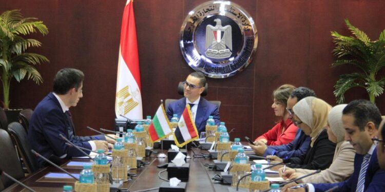 وزير الاستثمار والتجارة الخارجية يلتقي سفير بلغاريا بالقاهرة لبحث سبل تعزيز العلاقات الاقتصادية بين البلدين