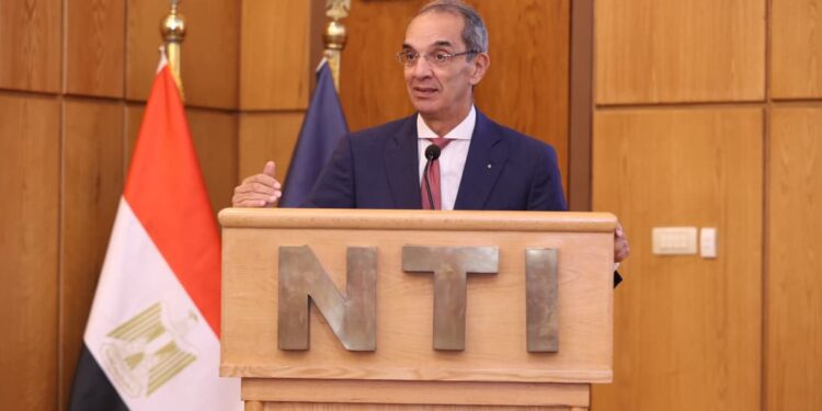 وزير الاتصالات :يكرم الفرق المصرية المشاركة فى المنتدى الأفرواسيوى للابتكار والتكنولوجيا بماليزيا