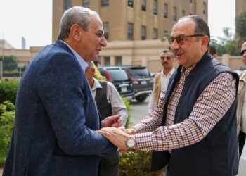 وزير قطاع الأعمال العام يلتقي محافظ الغربية في مستهل زيارته لشركة مصر للغزل والنسيج بالمحلة الكبرى