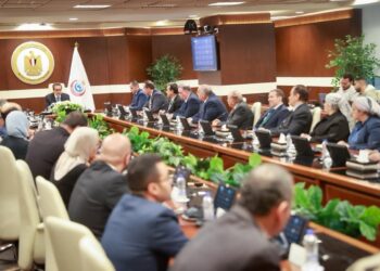 وزير الصحة يترأس الاجتماع الدوري لقيادات الوزارة ويشيد بنجاح المؤتمر العالمي للسكان والصحة والتنمية