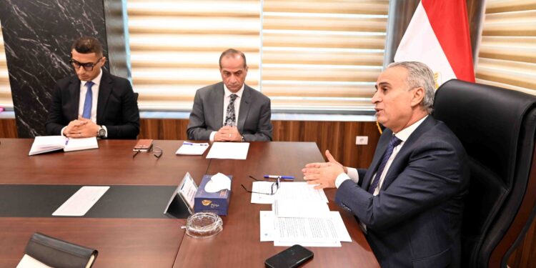 رئيس جهاز حماية المستهلك يعقد اجتماعًا مع رؤساء القطاعات ومديري الأفرع الإقليمية لمتابعة حالة الأسواق وتوافر السلع