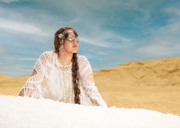 «رماد البرد»: أسطورة ياكوتية قديمة تتحول إلى رسالة فنية قوية عن أزمة المناخ