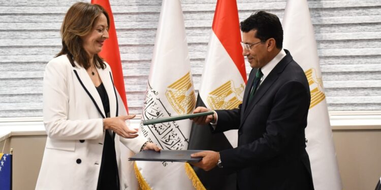 وزير الشباب يشهد توقيع مذكرة تفاهم بين مصر والبوسنة والهرسك في مجال الشباب