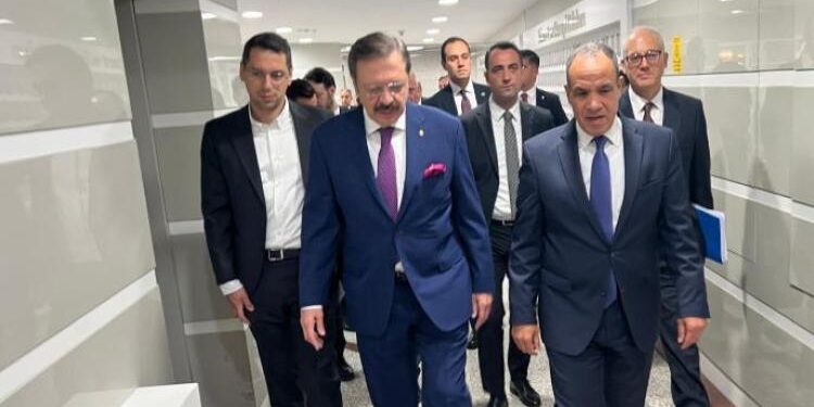 وزير الخارجية يزور مقر اتحاد الغرف والبورصات التركية (TOBB) في أنقرة