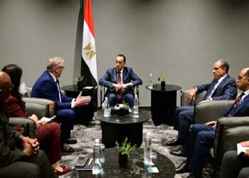 رئيس الوزراء يلتقي مسئولي شركة “أنجلو جولد أشانتي” المستثمرة في منجم السكري للذهب