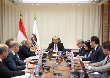 وزير قطاع الأعمال يجتمع بالرؤساء التنفيذيين للشركات القابضة لمتابعة موقف تطبيق نظام “ERP” في الشركات التابعة