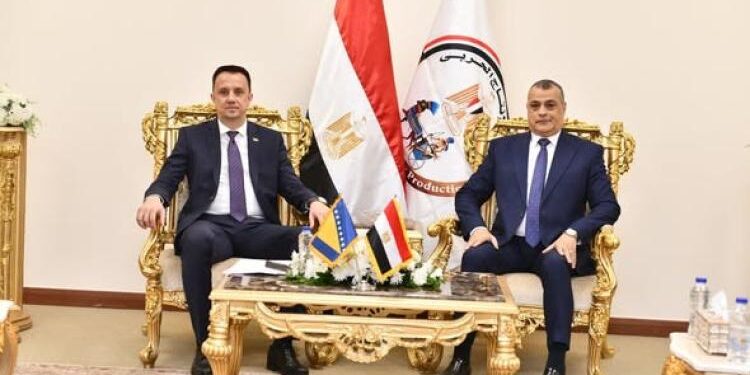 وزير الإنتاج الحربي ووزير الطاقة والتعدين البوسني يناقشان سبل التعاون