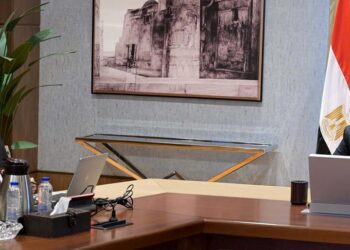 رئيس الوزراء يتابع مع وزير الدولة للإنتاج الحربي ملفات عمل الوزارة