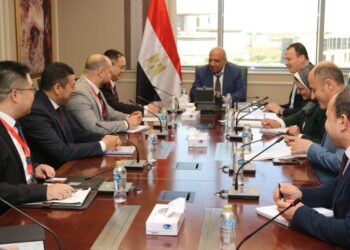 وزير الكهرباء يبحث مع مجموعة “XD” الصينية سبل دعم وتطوير الشراكة القائمة بين الشركة وقطاع الكهرباء