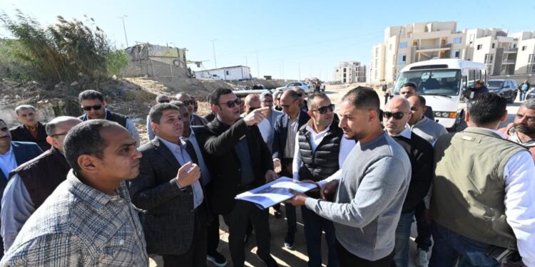وزير الإسكان يتفقد مشروع “مارينا ٨” وتطوير الطريق الرئيسي لمدخل مارينا 5