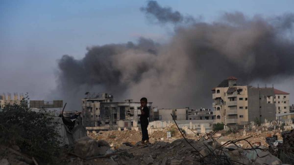 طيران الاحتلال يستهدف شرق خان يونس وحي الزيتون والشجاعية