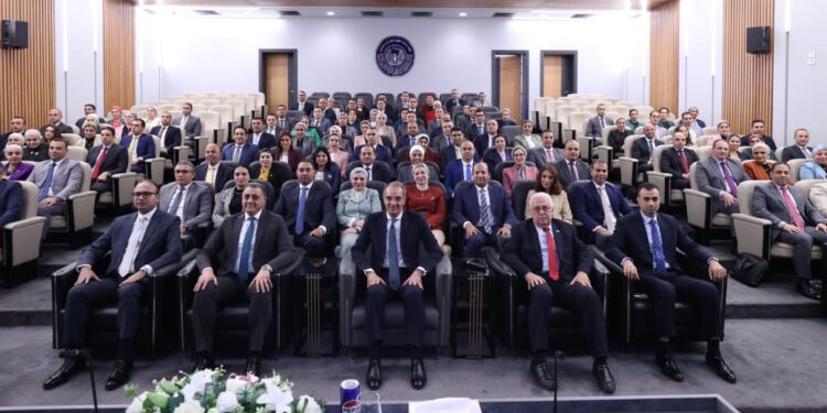 وزير الاتصالات يلتقى بملحقى الدفاع المرشحين للعمل بالسفارات المصرية بالخارج