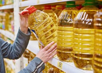 بيان عاجل من التموين ينفي نقص زيوت الطعام.. مخزون يكفي 5.6 شهر وأسعار مستقرة