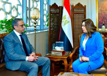 وزيرة التنمية تناقش مع محافظ الفيوم آخر مستجدات لجنة إعادة التوازن البيئي ببحيرة قارون