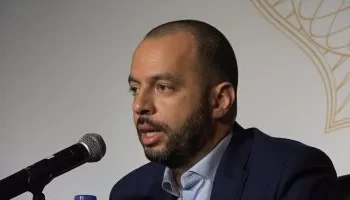 ابن عمرو موسى يخفض أسهمه في كونتكت المالية