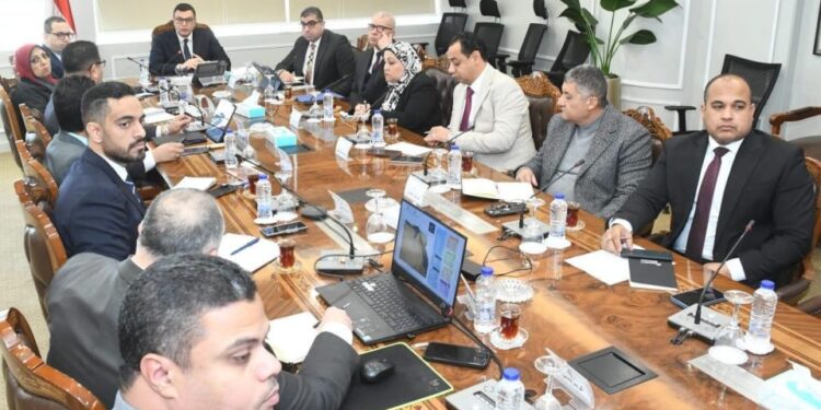 وزير الإسكان يتابع سير العمل بقطاع التخطيط والمشروعات بهيئة المجتمعات العمرانية