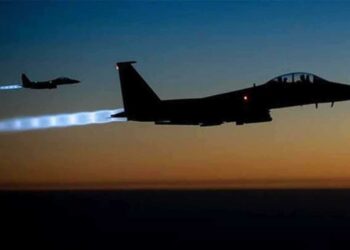 مُقاتلات مجهولة تحلق بسماء دير الزور.. أكثر من 70 هدفًا لداعش تحت القصف الجوي